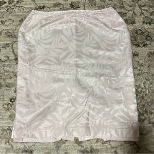 Le Suit Light Pink Leaf Pattern Pencil Skirt